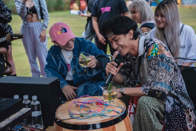 Two-season rappers of Vietnamese Rap landed at the composition camp, teachers and students Binz - Gonzo 