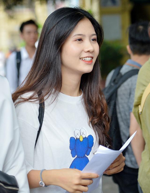 Vì sao cô con gái “khó ở” trong Chồng Cũ, Vợ Cũ, Người Yêu Cũ có biệt danh “hot girl mùa thi”? - Ảnh 3. Vì sao cô con gái “khó ở” trong Chồng Cũ, Vợ Cũ, Người Yêu Cũ có biệt danh “hot girl mùa thi”? - Ảnh 3.