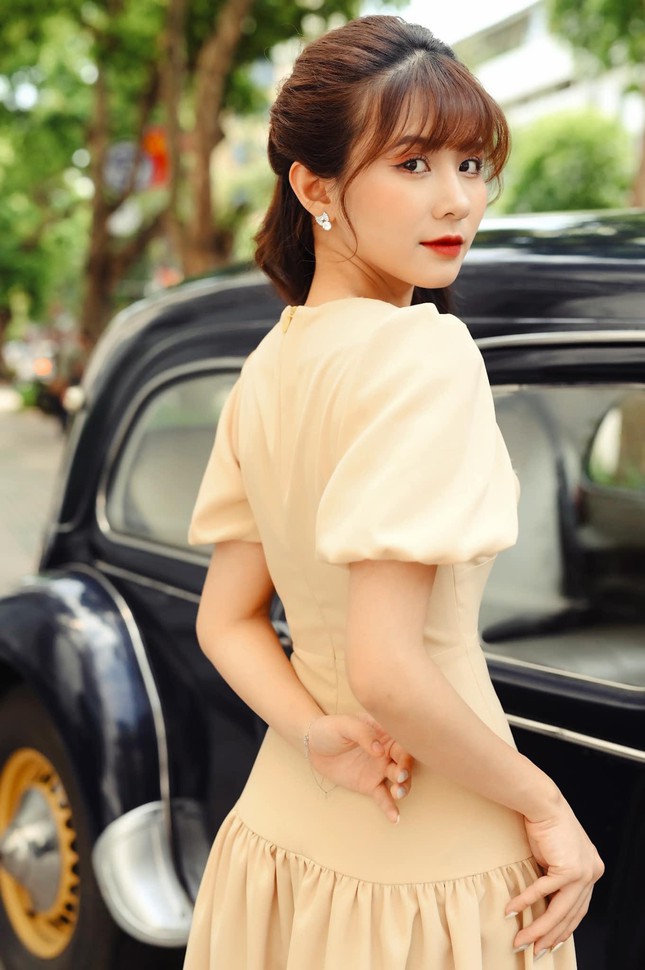Vì sao cô con gái “khó ở” trong Chồng Cũ, Vợ Cũ, Người Yêu Cũ có biệt danh “hot girl mùa thi”? - Ảnh 7. Vì sao cô con gái “khó ở” trong Chồng Cũ, Vợ Cũ, Người Yêu Cũ có biệt danh “hot girl mùa thi”? - Ảnh 7.