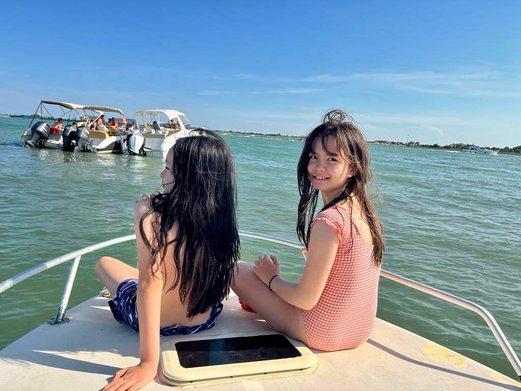 Vietnamese stars for the boys and girls to have an early summer vacation: Cuong Do La takes his daughter on a luxurious trip, Do Manh Cuong is even more majestic - Photo 7.