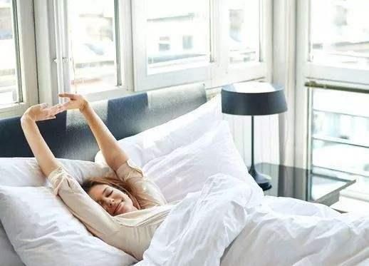After waking up, there are 3 habits that are easy to cause 