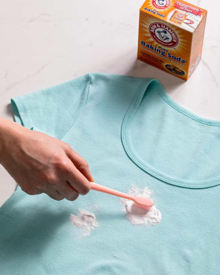 Làm thế nào để loại bỏ vết dầu mỡ trên quần áo: 6 cách đơn giản, dễ thực hiện nhưng tác dụng không ngờ - Ảnh 2.