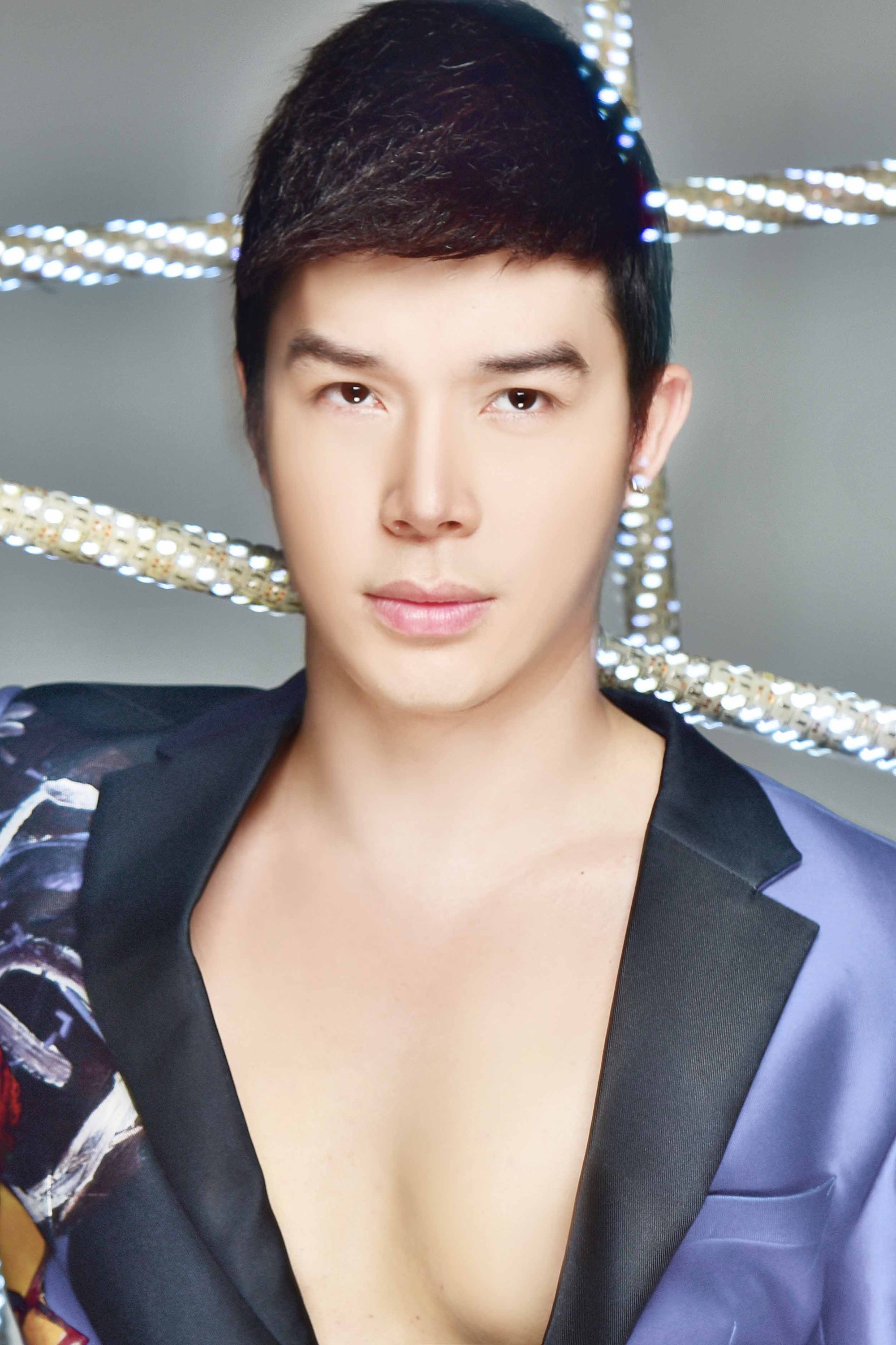 Nathan Lee chỉ chạm người đụng đến mình - Ảnh 1. Nathan Lee chỉ chạm người đụng đến mình - Ảnh 1.