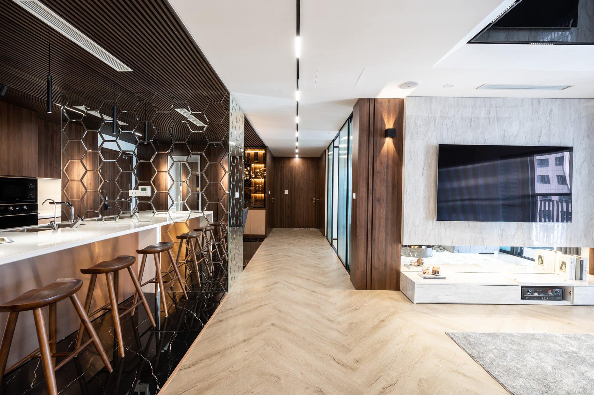 Căn hộ 160m² với 3 phòng ngủ theo phong cách luxury hết chi phí 3 tỷ của cặp vợ chồng ở Hà Nội - Ảnh 7.