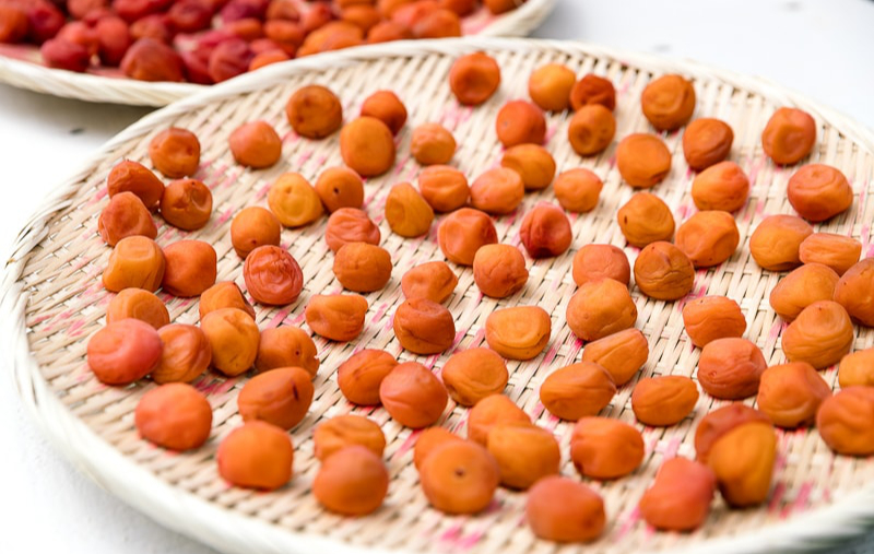 Dắt t&uacute;i b&iacute; quyết l&agrave;m mơ muối Umeboshi để giải nhiệt, tăng sức đề kh&aacute;ng cho cơ thể l&uacute;c chuyển m&ugrave;a - Ảnh 26.