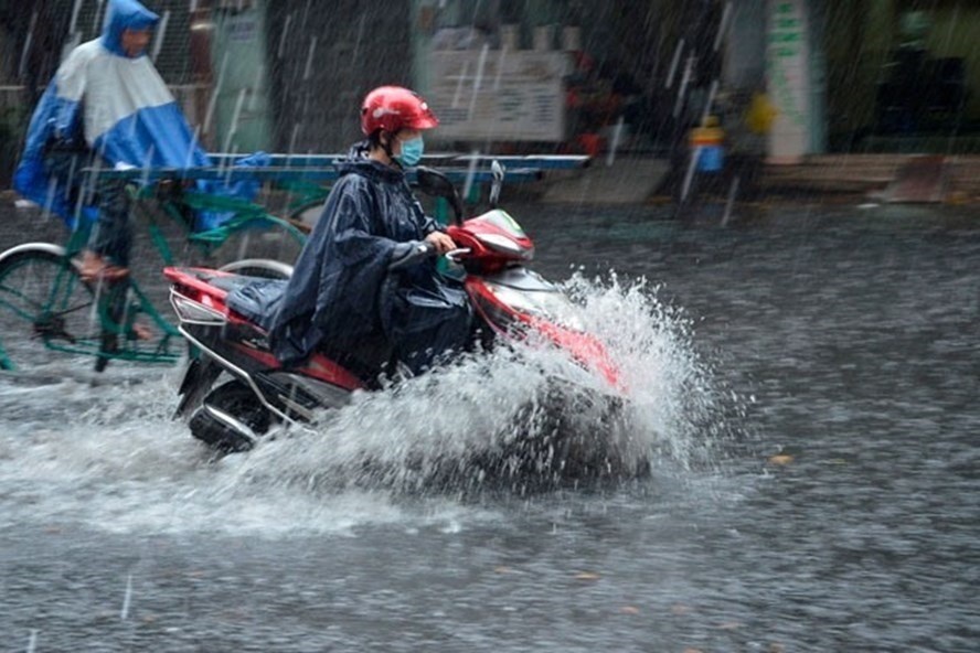 From May 25, heavy rain on a large scale in Hanoi and northern provinces will gradually decrease but will increase again - Photo 2.