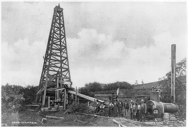 Gasoline used to be cheaper than water, so abundant that it had to be poured into the river... Let's find out unbelievable facts about the history of the oil and gas industry - Photo 3.