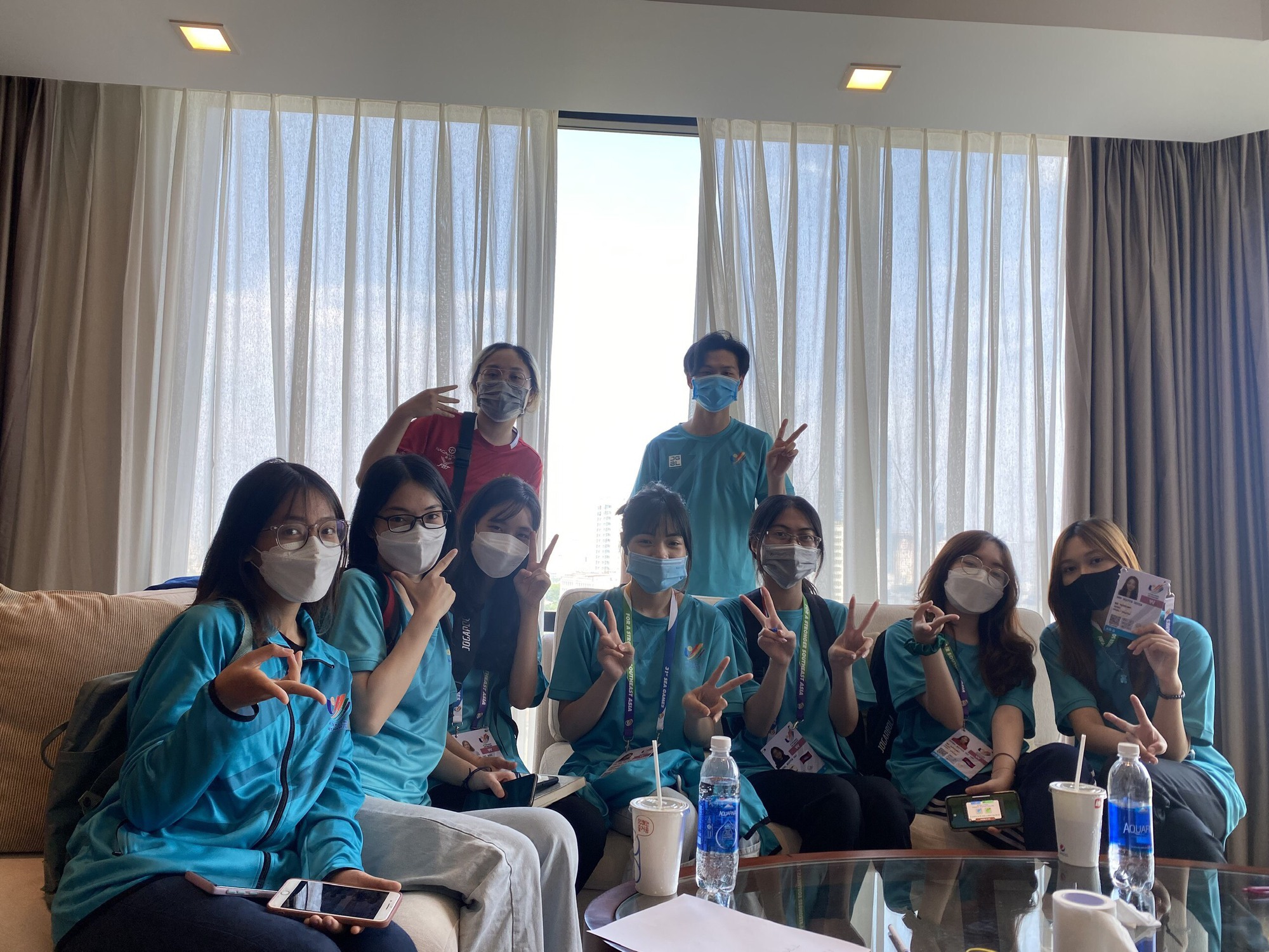 Vietnamese female students accompanied the leader of the Cambodian delegation at SEA Games 31: Achieved many excellent achievements - Photo 3.
