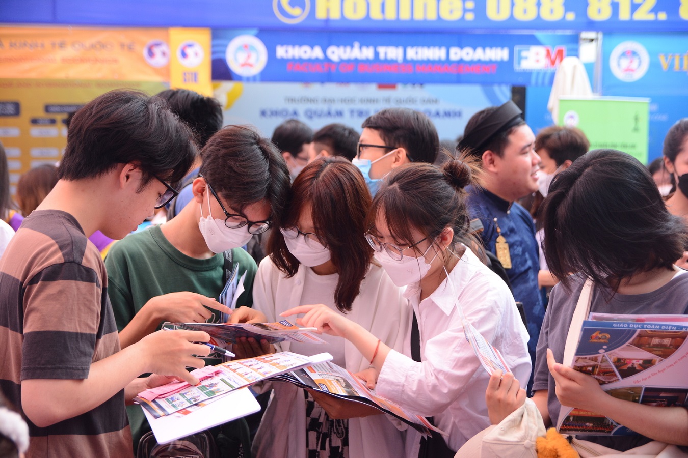 Two very new subjects at Vietnam National University, Hanoi: Extremely useful, get a job right out of school - Photo 4.