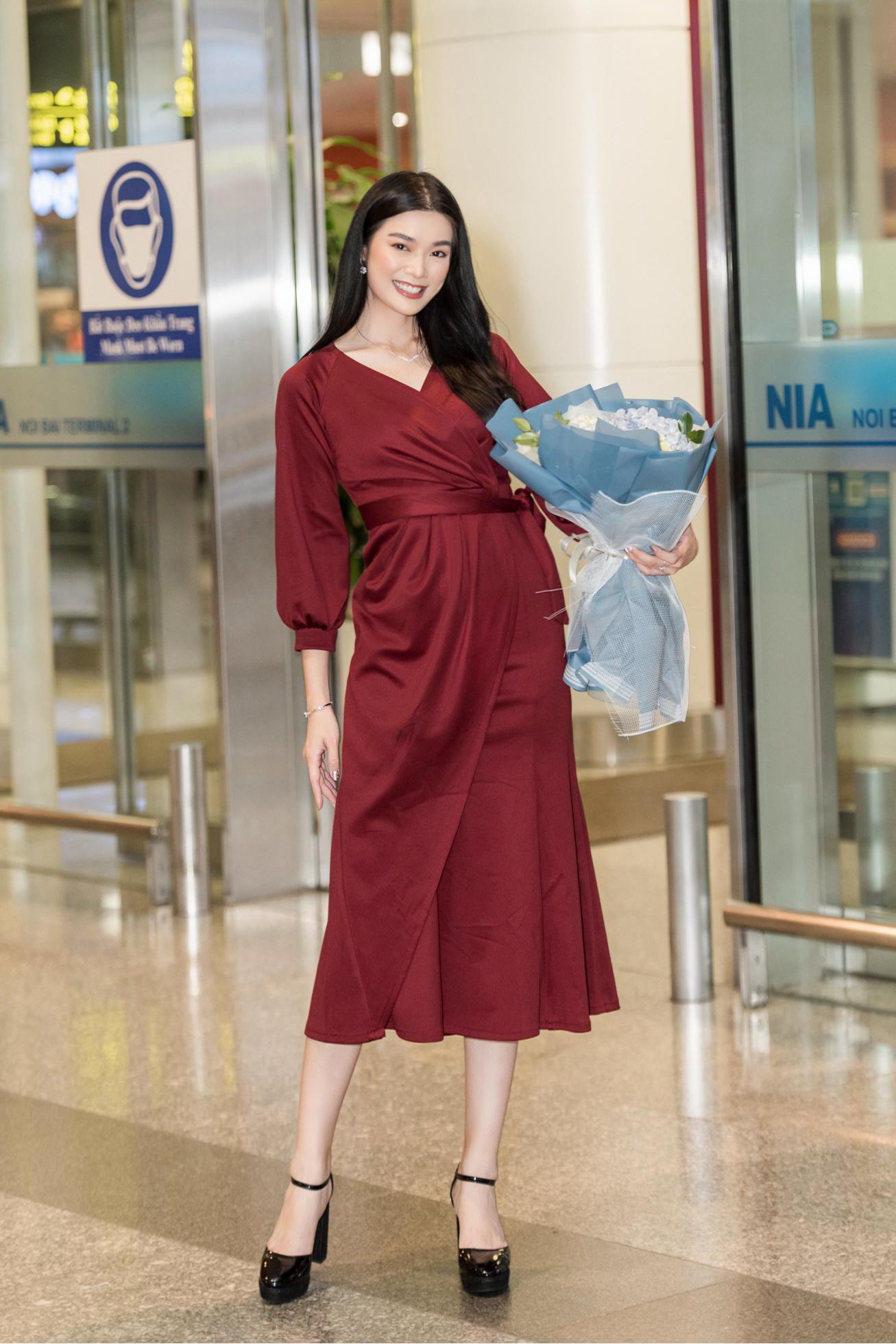 Đối thủ của Đỗ Thị Hà ở Miss World 2021 bất ngờ xuất hiện xinh đẹp rạng rỡ tại Việt Nam - Ảnh 1.