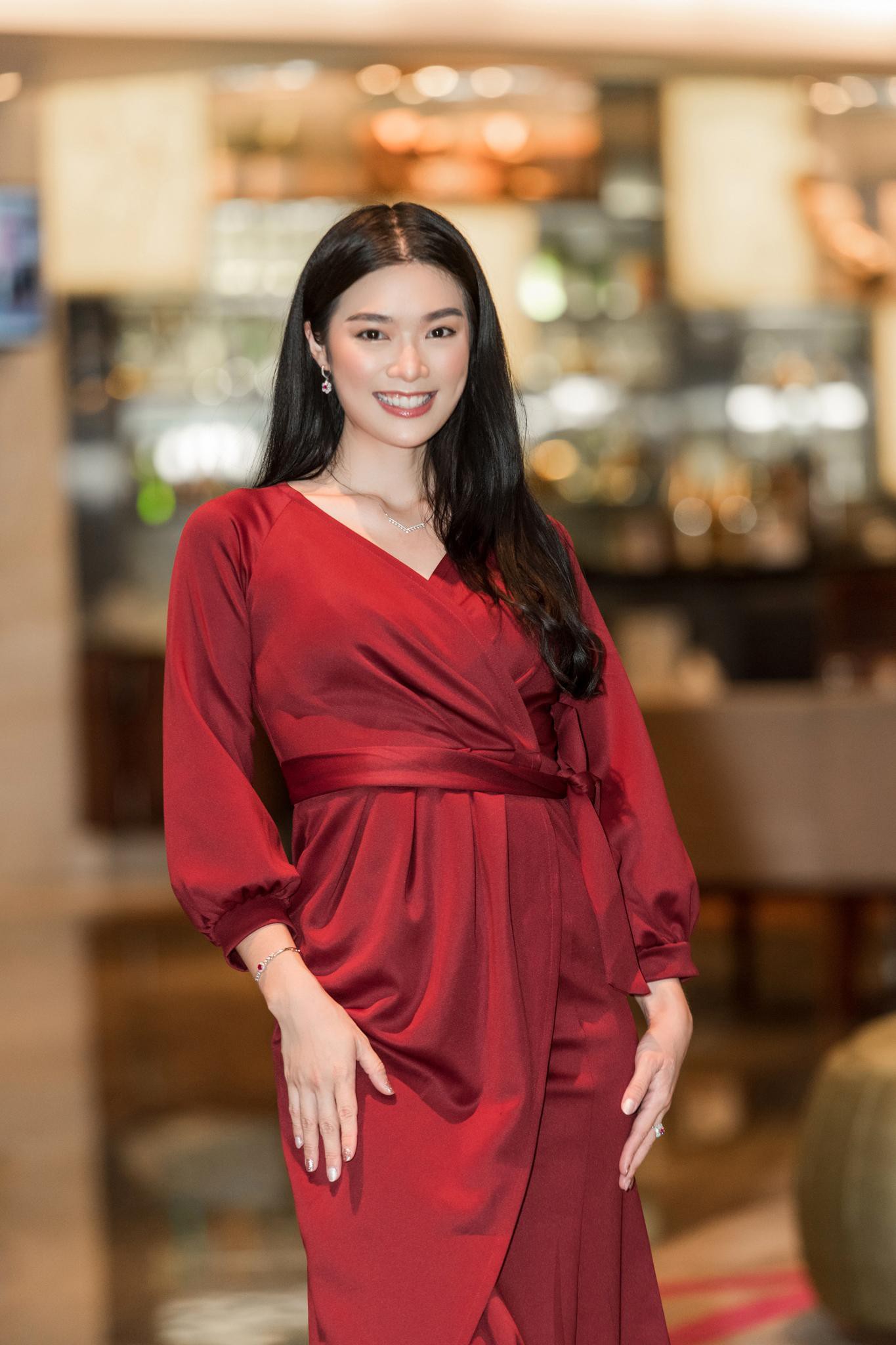 Đối thủ của Đỗ Thị Hà ở Miss World 2021 bất ngờ xuất hiện xinh đẹp rạng rỡ tại Việt Nam - Ảnh 4.