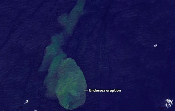 'Núi lửa cá mập' phun trào giữa Thái Bình Dương - Ảnh 2.