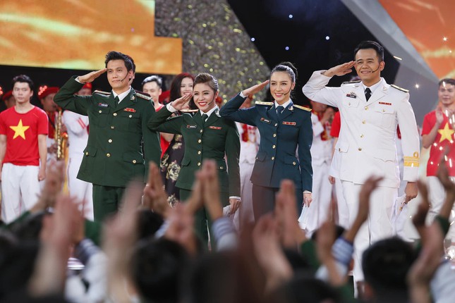 BTV Hoàng Linh ngậm ngùi nói lời chia tay chương trình ‘Chúng tôi là chiến sĩ’ - Ảnh 8.