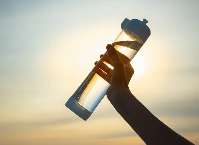5 bí mật khi uống nước giúp người dân vùng xanh sống thọ lần đầu được tiết lộ - Ảnh 1.