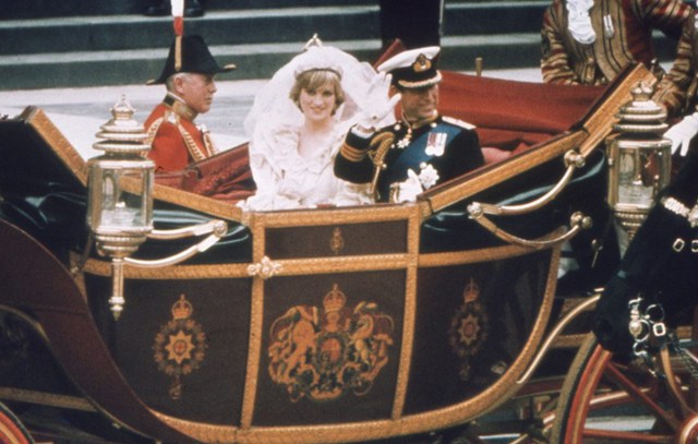 Vương miện cưới vô giá của Công nương Diana lần đầu tiên được trưng bày sau nhiều thập kỷ - Ảnh 2.