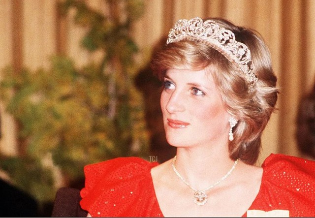 Vương miện cưới vô giá của Công nương Diana lần đầu tiên được trưng bày sau nhiều thập kỷ - Ảnh 4.