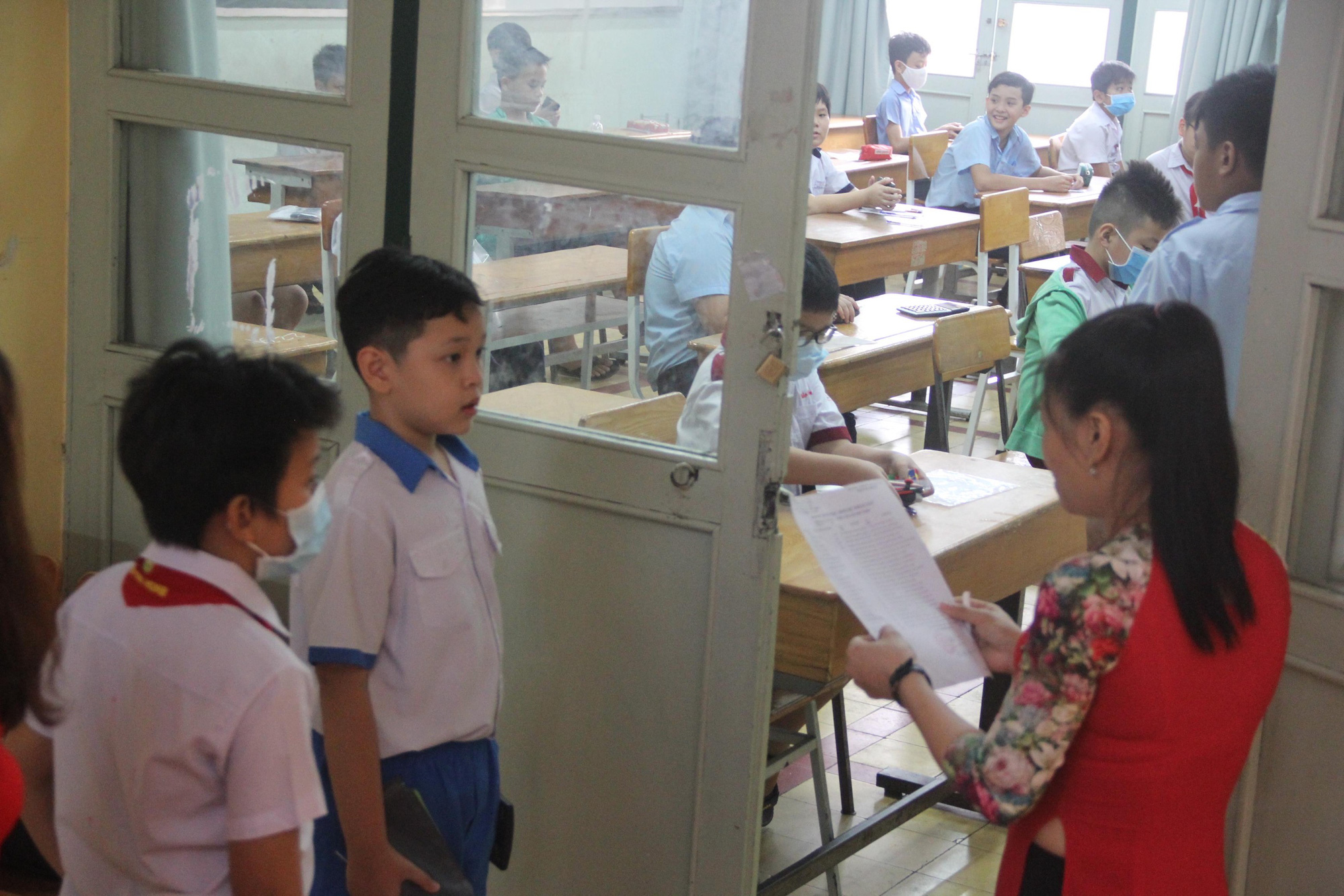 Renovating the survey for 6th grade at Tran Dai Nghia School: There is a part of listening - understanding English - Photo 1.