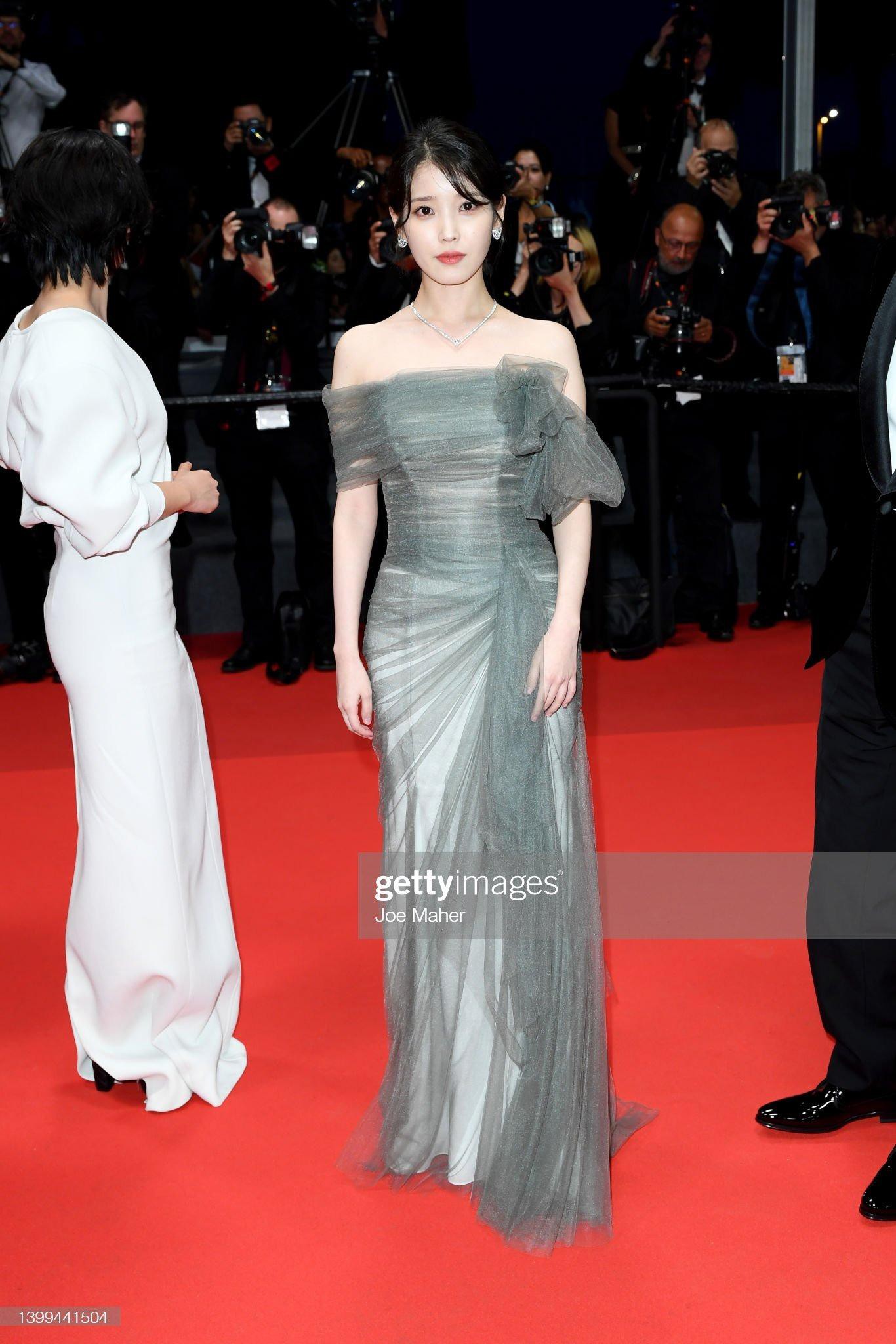 Cannes ngày 10: Bella Hadid thành tâm điểm với mốt không nội y, thả dáng đẹp như tượng tạc - Ảnh 2.