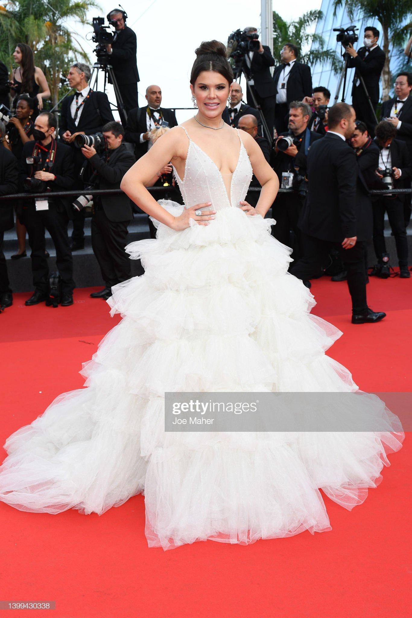 Cannes ngày 10: Bella Hadid thành tâm điểm với mốt không nội y, thả dáng đẹp như tượng tạc - Ảnh 22.