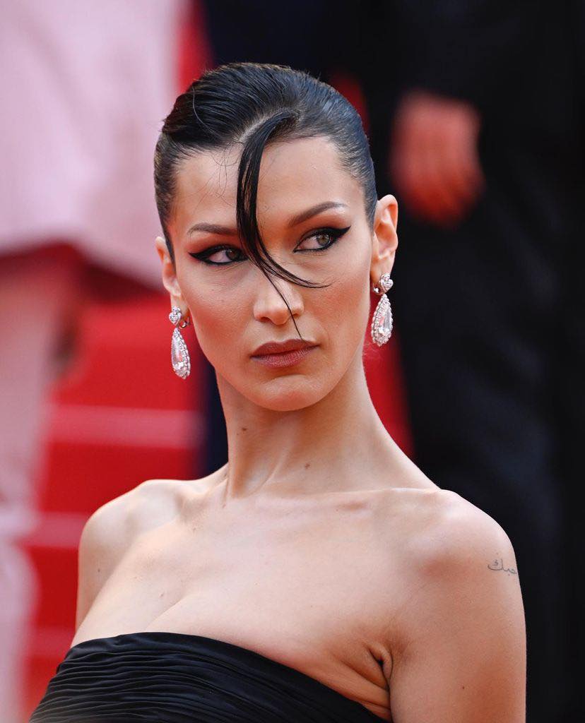 Bella Hadid at Cannes Film Festival: Causing a storm when she wore a 35-year-old dress, wearing sexy clothes, but also had 2 indiscretions to remember her life - Photo 3.