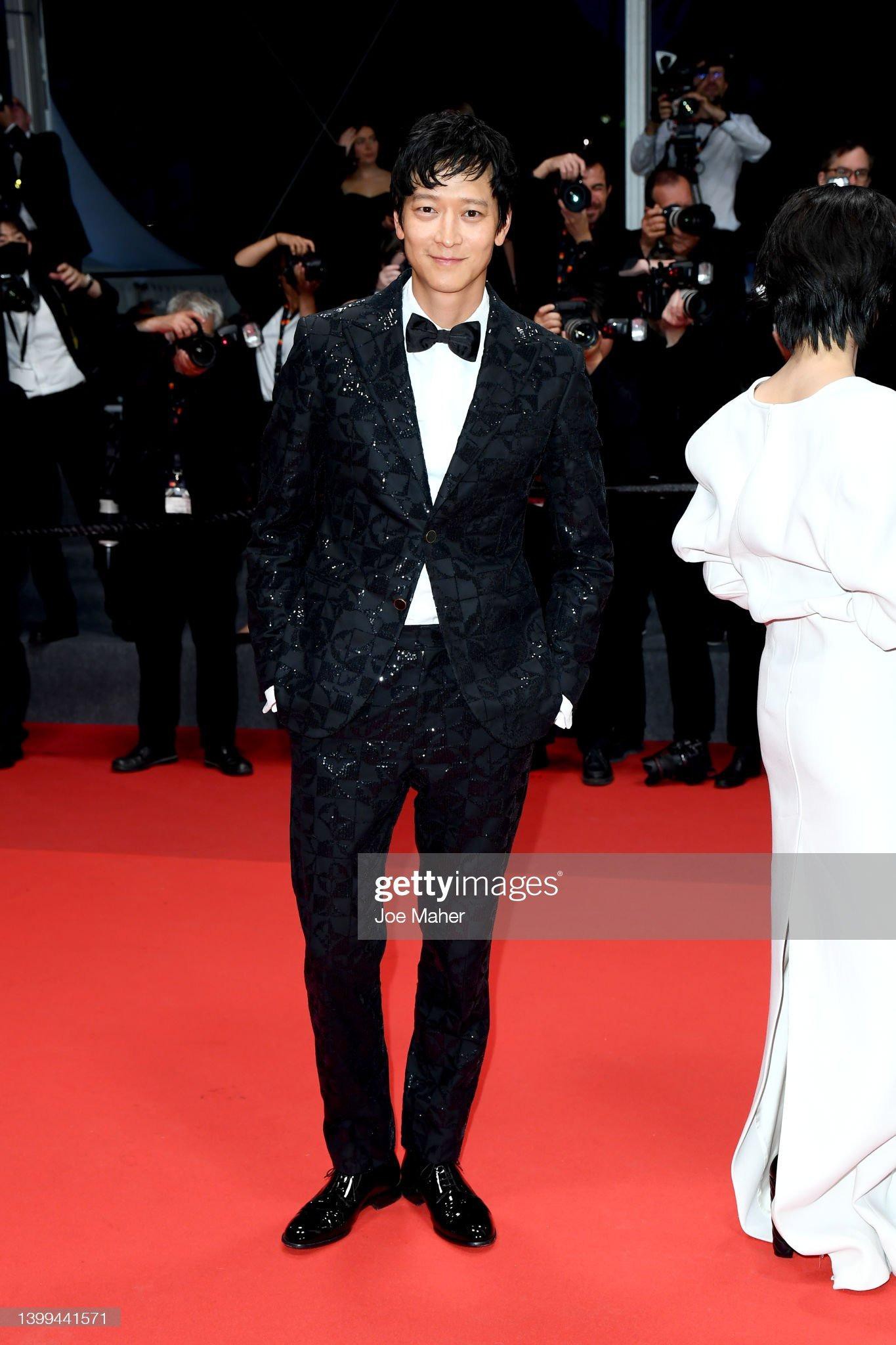 Cannes ngày 10: Bella Hadid thành tâm điểm với mốt không nội y, thả dáng đẹp như tượng tạc - Ảnh 4. Cannes ngày 10: Bella Hadid thành tâm điểm với mốt không nội y, thả dáng đẹp như tượng tạc - Ảnh 4.