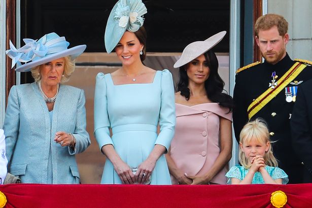 The moment of life of members of the British royal family when appearing on the balcony of the Palace, Princess Kate's children stand out the most - Photo 10.