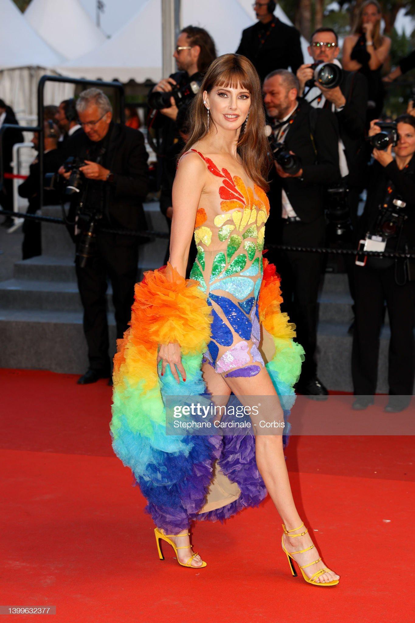 Cannes ngày 11: Hai minh tinh gạo cội khiêu vũ trên thảm đỏ, nữ ca sĩ lộ nội y phản cảm - Ảnh 20.