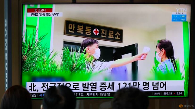 North Korea quietly bought a large amount of medical goods before announcing the COVID-19 epidemic - Photo 1.