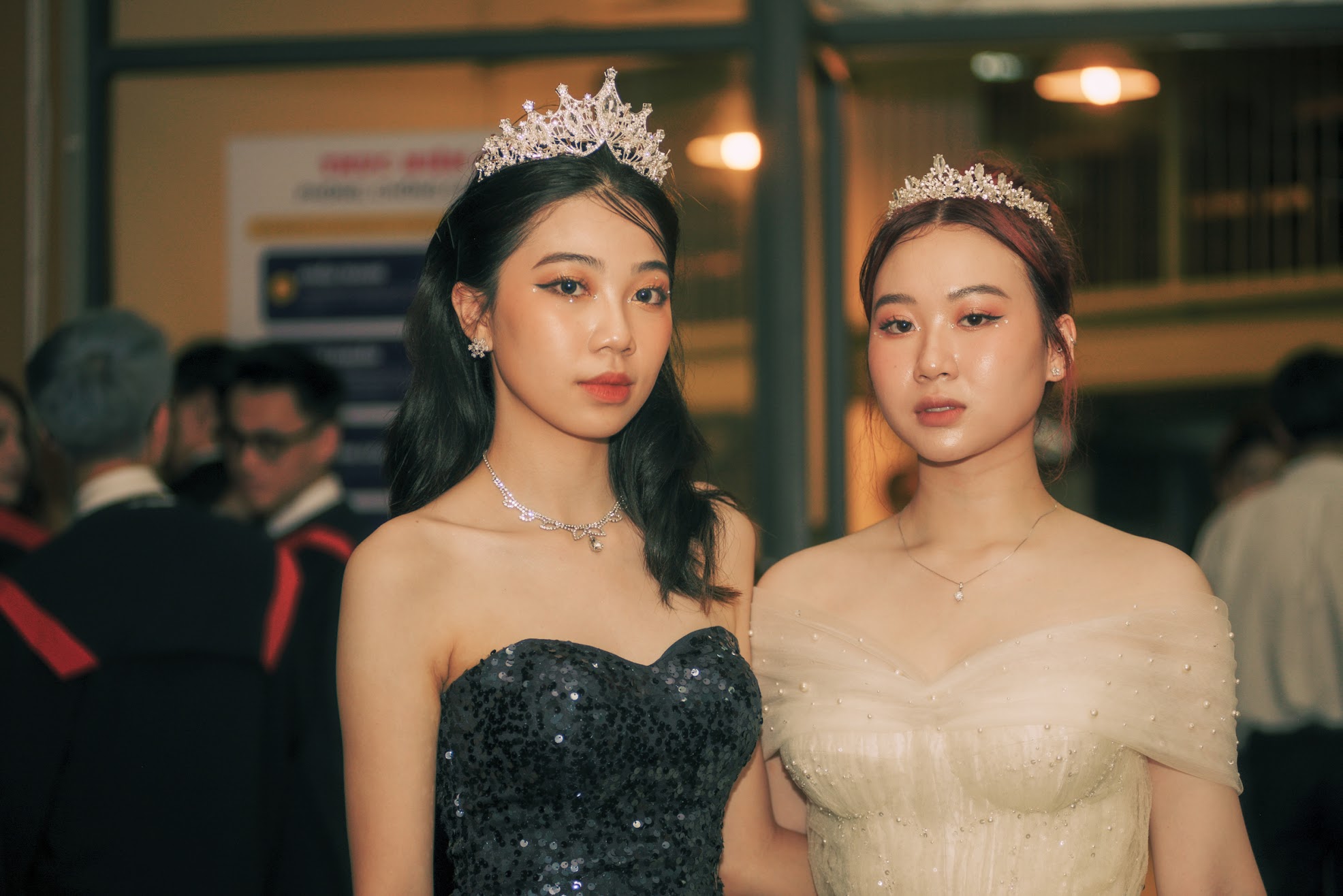 Prom cuối cấp trường người ta: Ai nấy đều lên đồ như hoàng tử công chúa, ái nữ nhà NSƯT Chiều Xuân lột xác táo bạo - Ảnh 2.