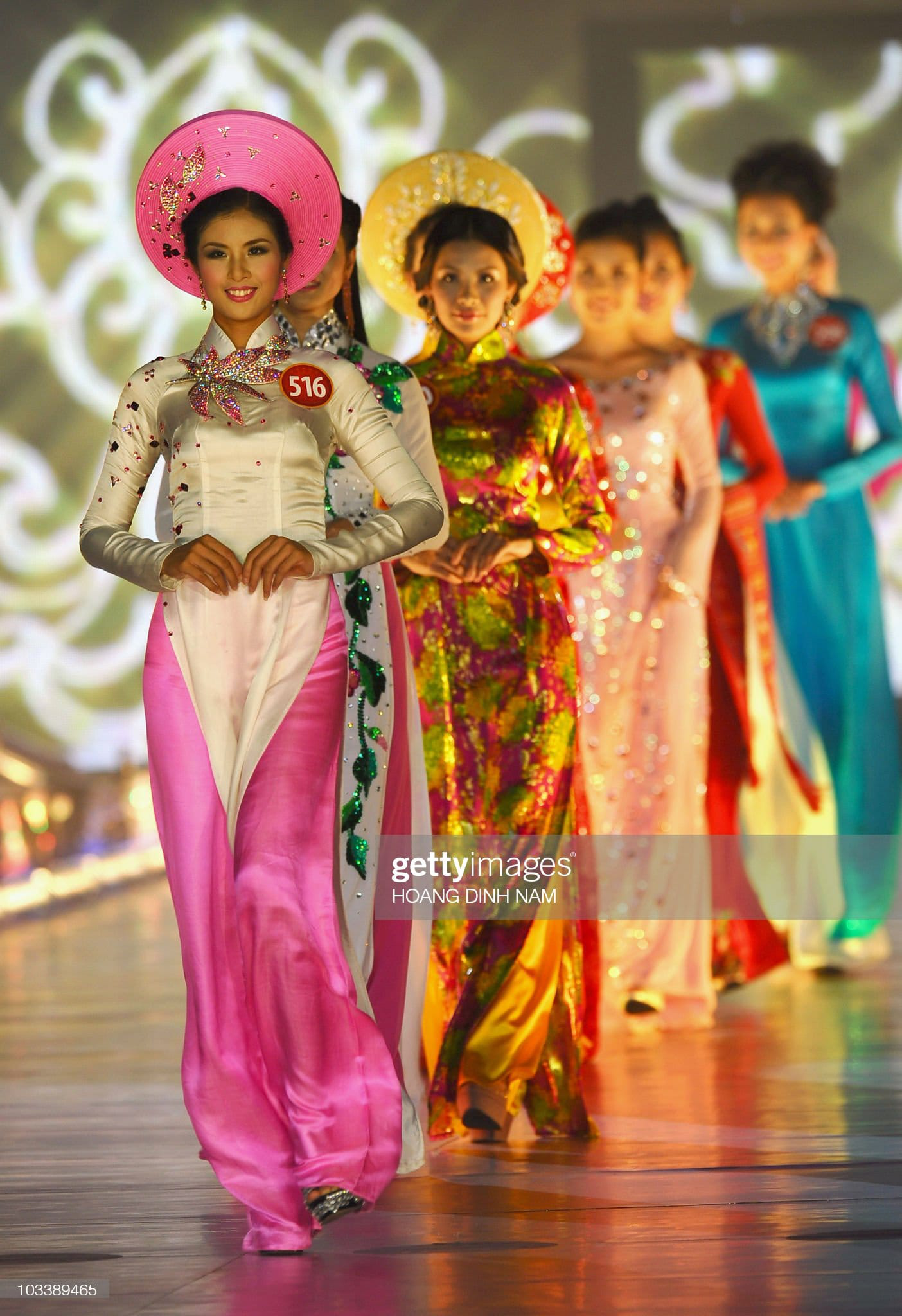 Vietnamese stars through the lens of Getty Images: Huong Giang is as beautiful as a princess, Ly Nha Ky has strange brown skin, and two Trinh are complete opposites - Photo 9.