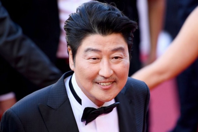 The first Korean actor to win the Cannes: National treasure bombed the box office, in his youth he was estranged because of his lack of beauty - Photo 4.