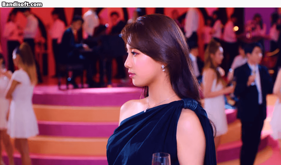 Suzy lưng trần gợi cảm, khoe trọn bờ vai "triệu đô" - Ảnh 5. Suzy lưng trần gợi cảm, khoe trọn bờ vai "triệu đô" - Ảnh 5.