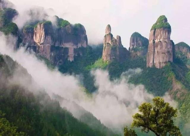 Núi đá &quot;thiêng liêng&quot; nhất Trung Quốc: Cao gần 1.000m có hình dáng Phật bà chắp tay, cảnh tượng sau cơn mưa mới thật sự ngỡ ngàng - Ảnh 5.