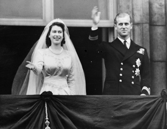 Bất chấp sóng gió, Nữ hoàng Anh vẫn viết nên câu chuyện cổ tích hôn nhân thời hiện đại, khiến hàng triệu người ngưỡng mộ - Ảnh 3.