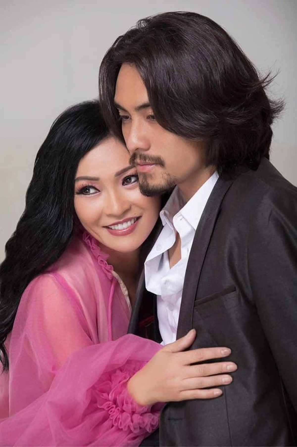 Phuong Thanh - Chi Kien and the turbulent sisters' love affairs of Vietnamese showbiz - Photo 2.