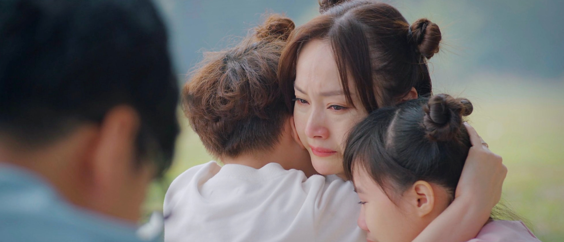 Thương ngày nắng về: Khóc đến ngập lụt, bà Nga, Sam - So được gọi tên nhưng xin đừng quên tương tác tuyệt vời của Hồng Đăng - Lan Phương - Ảnh 2. Thương ngày nắng về: Khóc đến ngập lụt, bà Nga, Sam - So được gọi tên nhưng xin đừng quên tương tác tuyệt vời của Hồng Đăng - Lan Phương - Ảnh 2.