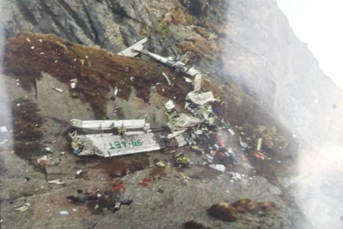 Tìm thấy thi thể cuối cùng trong vụ tai nạn máy bay 22 người chết ở Nepal - Ảnh 1.