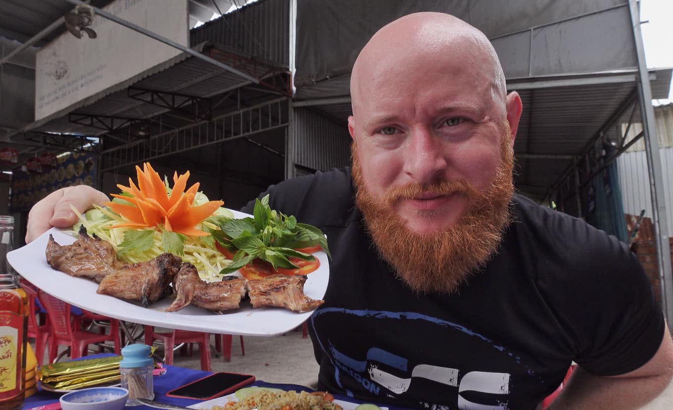 Người Mỹ trải nghiệm "đặc sản kẹt xe" ở Việt Nam v&agrave;o dịp lễ: "T&ocirc;i chỉ định đi miền T&acirc;y chơi nhưng chợt nhận ra cả S&agrave;i G&ograve;n cũng quyết định giống t&ocirc;i" - Ảnh 4.