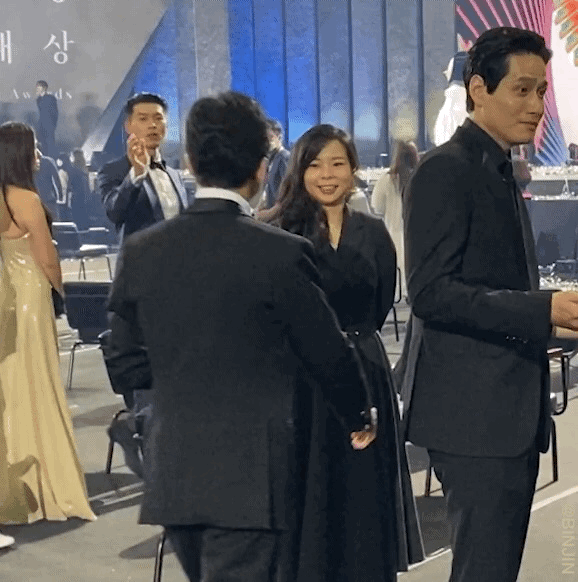 Trước thềm Baeksang 2022, loạt khoảnh khắc của vợ chồng Hyun Bin - Son Ye Jin bất ngờ &quot;hot&quot; trở lại - Ảnh 5.