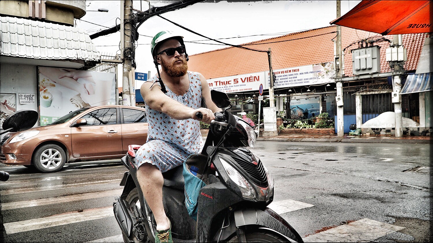 Người Mỹ trải nghiệm "đặc sản kẹt xe" ở Việt Nam v&agrave;o dịp lễ: "T&ocirc;i chỉ định đi miền T&acirc;y chơi nhưng chợt nhận ra cả S&agrave;i G&ograve;n cũng quyết định giống t&ocirc;i" - Ảnh 4.