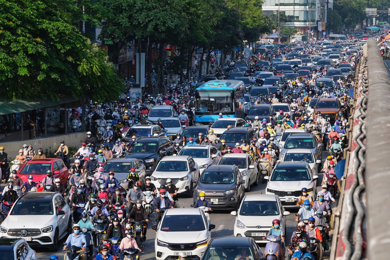 sau-nghi-le-duong-pho-ha-noi-lai-ket-cung