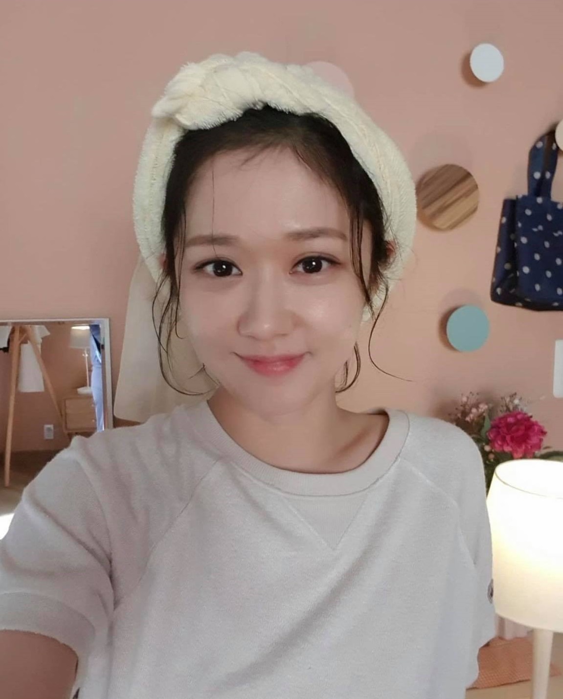 Dàn mỹ nhân xứ Hàn mang danh "nấm lùn": Song Hye Kyo sở hữu sức hút vượt xa chiều cao, Kim Tae Hee thấp nhưng vẫn cưa đổ "ông hoàng Kpop" - Ảnh 19.