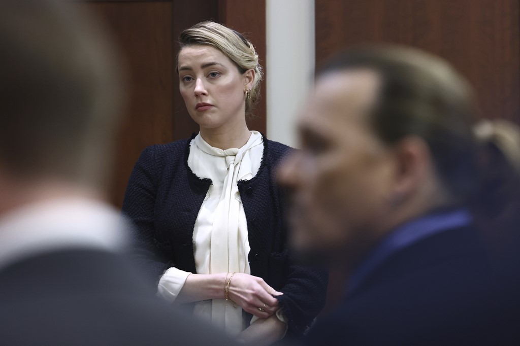 Amber Heard khóc khi nhớ lại lời cầu hôn của Johnny Depp: Cảm thấy như cô gái may mắn nhất thế giới - Ảnh 2. Amber Heard khóc khi nhớ lại lời cầu hôn của Johnny Depp: Cảm thấy như cô gái may mắn nhất thế giới - Ảnh 2.