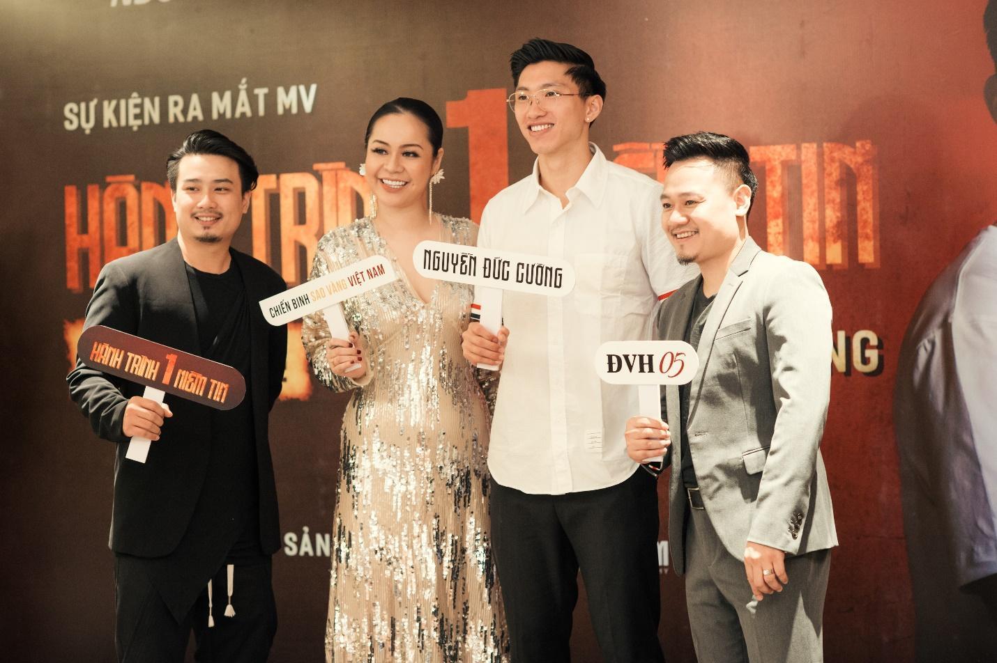 Doan Van Hau was present at The One to support musician Nguyen Duc Cuong to launch the MV Journey of 1 Faith - Photo 2.