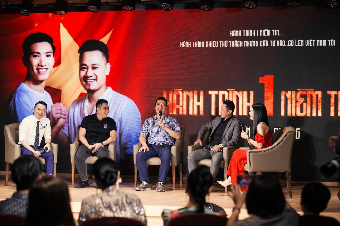Doan Van Hau was present at The One to support musician Nguyen Duc Cuong to launch the MV Journey of 1 Faith - Photo 3.
