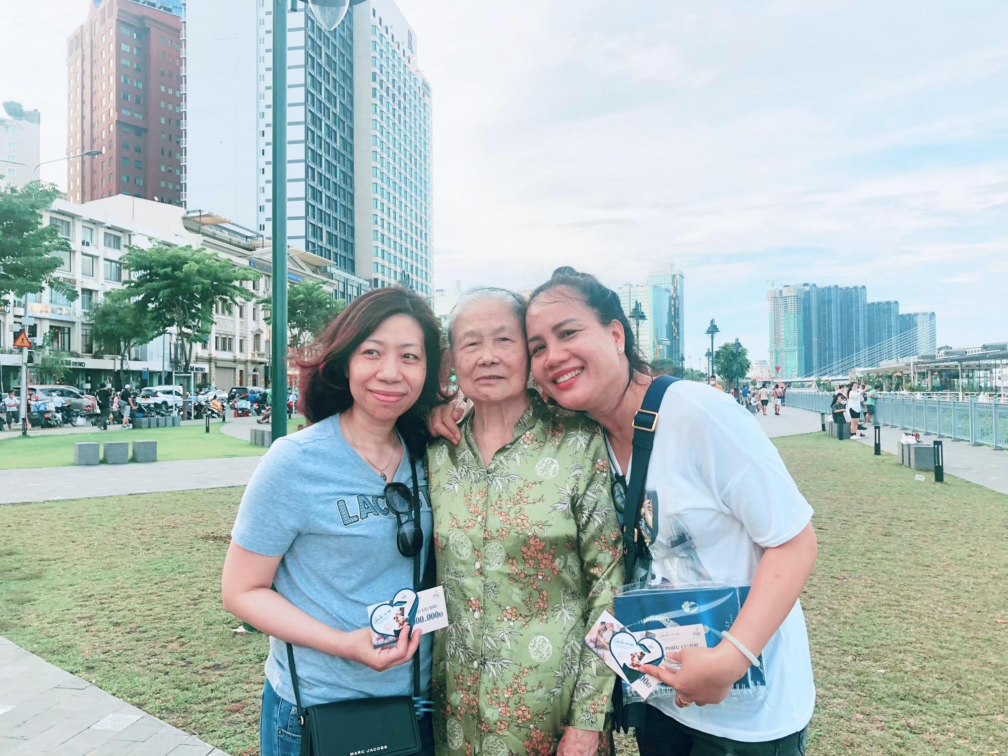 M&oacute;n qu&agrave; qu&yacute; gi&aacute; nhất m&agrave; mẹ d&agrave;nh cho con - Ảnh 2.