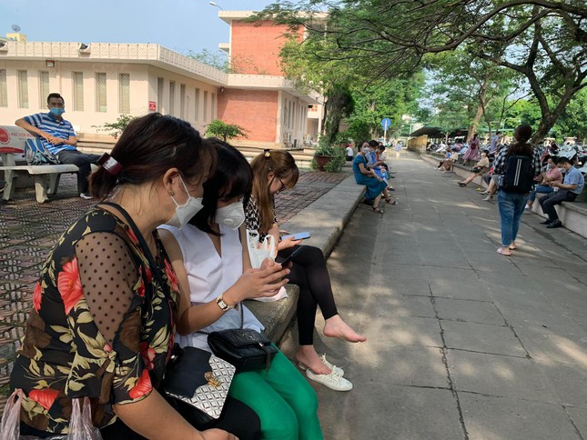 Trường THCS Ngoại ngữ tuyển sinh lớp 6: Khốc liệt tỉ lệ chọi 1/19, nhiều phụ huynh lo 'trắng tay' - Ảnh 10.