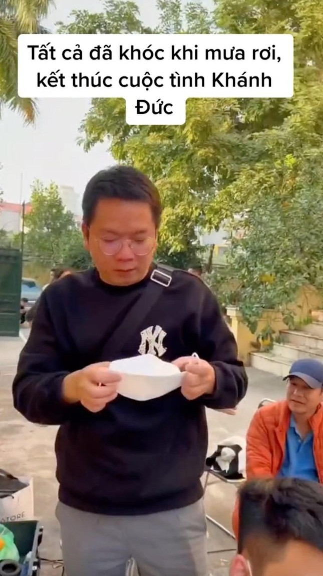 Thương ngày nắng về: Hậu trường gia đình Sam-So khóc hết nước mắt - Ảnh 3. Thương ngày nắng về: Hậu trường gia đình Sam-So khóc hết nước mắt - Ảnh 3.