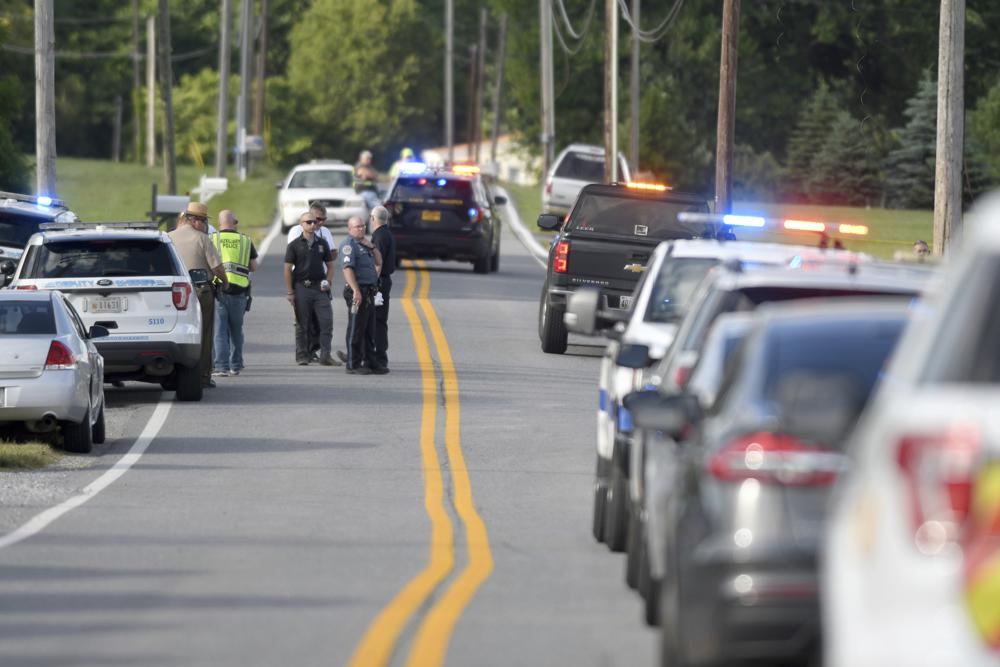 Another shooting in the US, 3 people were killed, 1 police officer was injured - Photo 2.