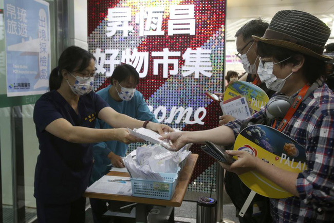 Đài Loan (Trung Quốc) giảm cách ly COVID-19 đối với người nhập cảnh xuống còn 3 ngày - Ảnh 1.